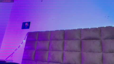 Emi online show from September 2025 07:30:01 PM