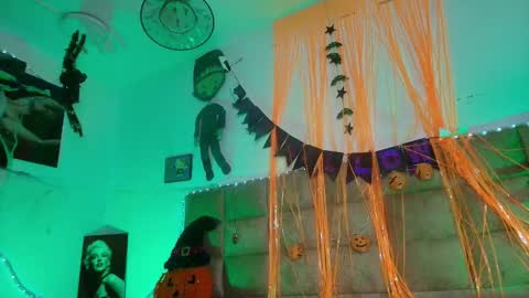 Emi online show from October 2025 07:27:01 PM