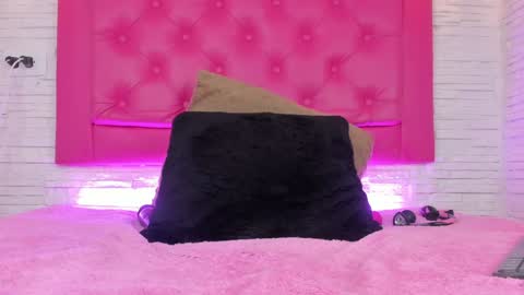 Snapshot of mia__099 chatting on January 2025 01:02:01 AM Mia Blonde online show from January 2025 01:02:01 AM