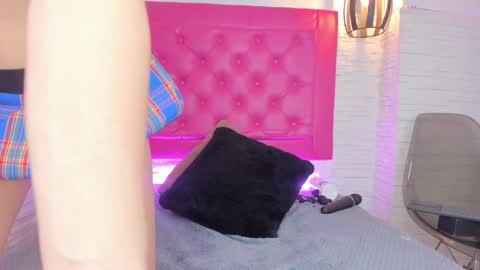 Snapshot of mia__099 chatting on January 2025 07:01:02 PM Mia Blonde online show from January 2025 07:01:02 PM