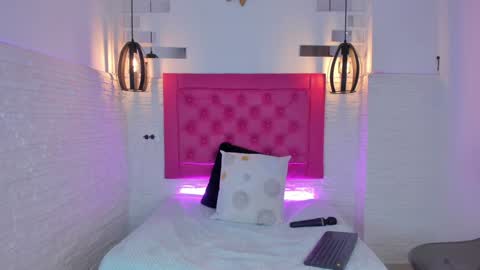 Snapshot of mia__099 chatting on January 2025 07:15:01 PM Mia Blonde online show from January 2025 07:15:01 PM