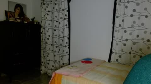 Mia online show from January 2025 05:06:02 AM