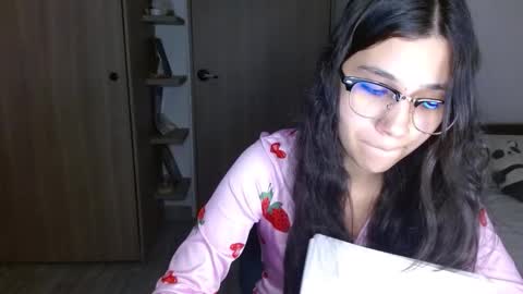 Mia online show from March 2026 01:44:01 AM