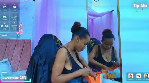 Snapshot of mia__thomson_ chatting on April 2026 09:43:01 PM MIA online show from April 2026 09:43:01 PM