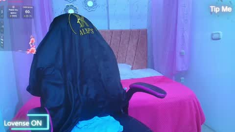 Snapshot of mia__thomson_ chatting on April 2026 04:00:01 PM MIA online show from April 2026 04:00:01 PM