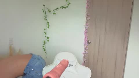 Mia adams  online show from October 2025 09:48:02 PM