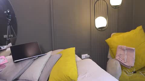 Snapshot of mia_belmont chatting on March 2026 07:02:02 PM Belmont and Mia online show from March 2026 07:02:02 PM