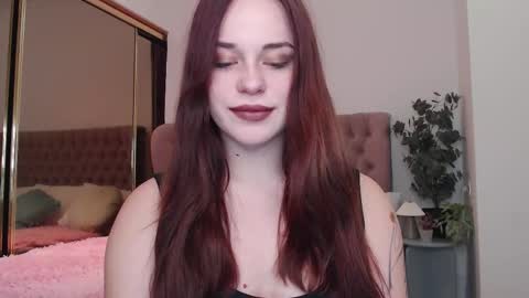 Mia online show from October 2025 09:48:01 PM