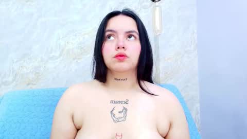 Mia  online show from October 2025 12:03:02 PM