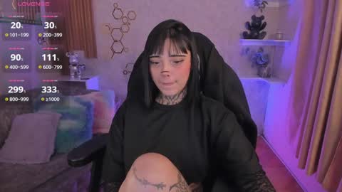 Snapshot of mia_cat05 chatting on April 2026 05:12:02 AM Mia online show from April 2026 05:12:02 AM