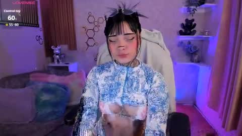 Snapshot of mia_cat05 chatting on April 2026 05:51:02 AM Mia online show from April 2026 05:51:02 AM