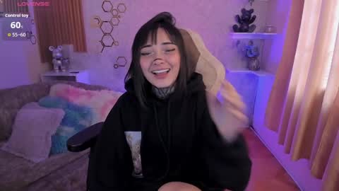 Snapshot of mia_cat05 chatting on April 2026 09:19:01 PM Mia online show from April 2026 09:19:01 PM