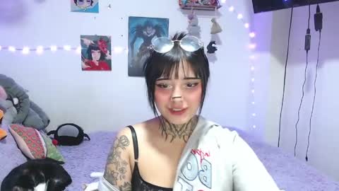 Snapshot of mia_cat05 chatting on June 2026 06:52:02 AM Mia online show from June 2026 06:52:02 AM