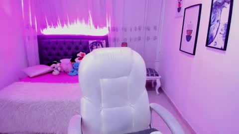 Snapshot of mia_clay1 chatting on December 2025 09:57:01 PM Mia online show from December 2025 09:57:01 PM