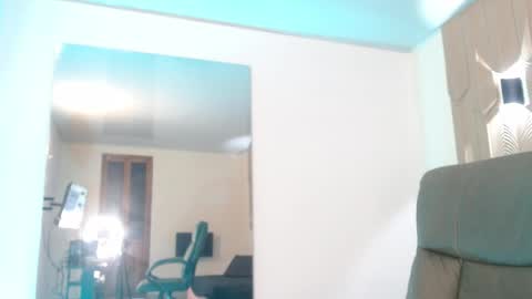 Mia online show from April 2026 10:48:02 PM