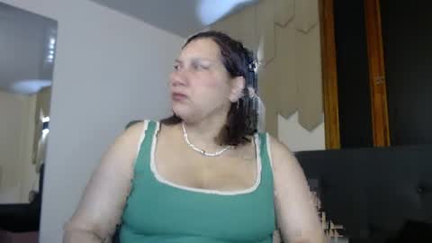 Mia online show from April 2026 01:22:02 AM