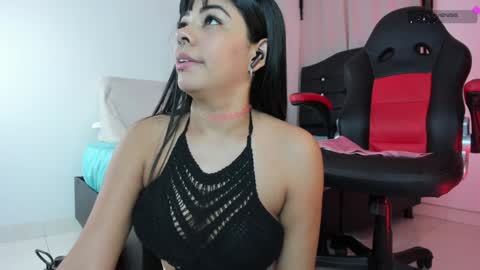 Snapshot of mia_depp chatting on January 2025 01:32:02 AM Mia online show from January 2025 01:32:02 AM