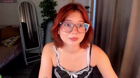 Snapshot of mia_e1fie chatting on June 2026 12:44:02 AM mia_e1fie online show from June 2026 12:44:02 AM