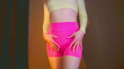 Mia online show from December 2024 08:48:02 AM