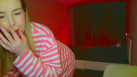 Mia online show from March 2025 03:43:02 AM