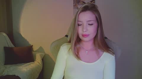 Snapshot of mia_fleur_ chatting on April 2026 07:16:01 PM Mia online show from April 2026 07:16:01 PM