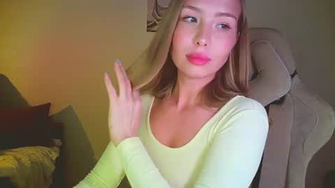 Snapshot of mia_fleur_ chatting on June 2026 09:16:02 PM Mia online show from June 2026 09:16:02 PM