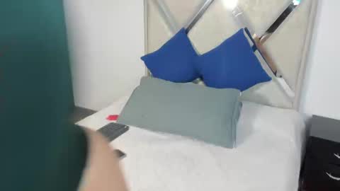 mia fox online show from November 2025 12:27:01 PM