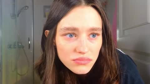 Mia online show from March 2025 05:31:02 AM