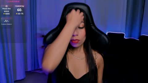 Mia online show from January 2025 01:17:01 PM