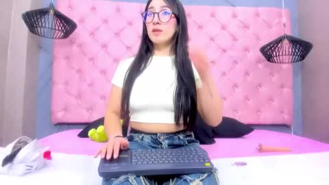 Mia online show from January 2026 12:33:02 PM