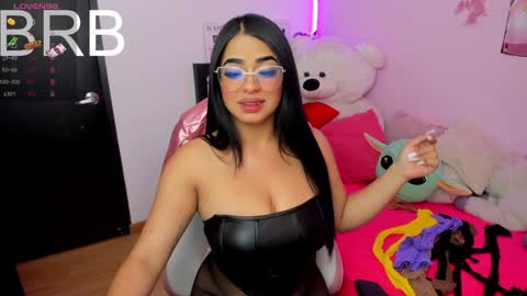 Snapshot of mia_j51 chatting on December 2024 01:43:01 AM Mia J Abbey online show from December 2024 01:43:01 AM