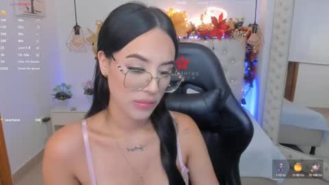 Snapshot of mia_jonnees chatting on December 2024 01:09:02 PM online show from December 2024 01:09:02 PM