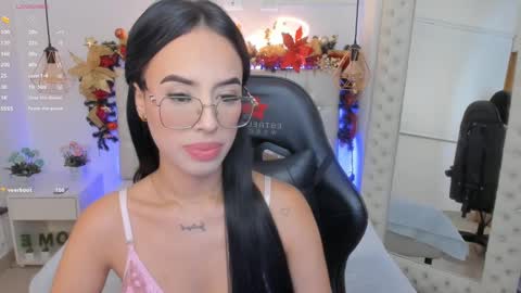 Snapshot of mia_jonnees chatting on December 2024 01:03:01 PM online show from December 2024 01:03:01 PM