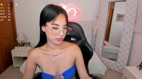 Snapshot of mia_jonnees chatting on January 2025 12:40:01 PM online show from January 2025 12:40:01 PM