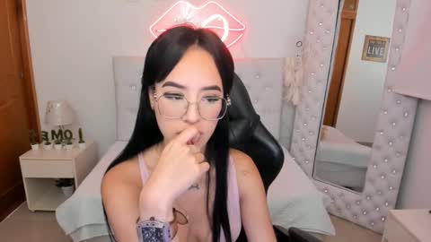 Snapshot of mia_jonnees chatting on January 2025 02:11:01 PM online show from January 2025 02:11:01 PM
