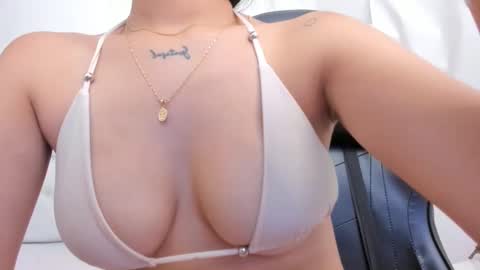 Snapshot of mia_jonnees chatting on January 2025 03:24:01 PM online show from January 2025 03:24:01 PM