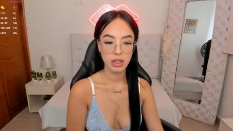 Snapshot of mia_jonnees chatting on January 2025 12:52:01 PM online show from January 2025 12:52:01 PM
