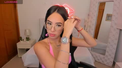 Snapshot of mia_jonnees chatting on January 2025 12:48:02 PM online show from January 2025 12:48:02 PM