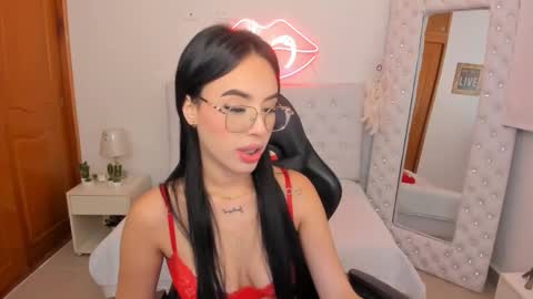 Snapshot of mia_jonnees chatting on January 2025 01:02:01 PM online show from January 2025 01:02:01 PM