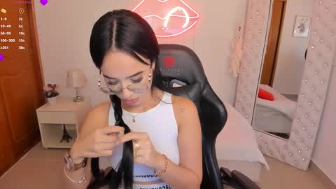 Snapshot of mia_jonnees chatting on March 2025 03:40:01 PM online show from March 2025 03:40:01 PM