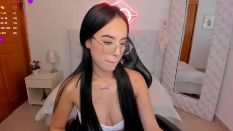 Snapshot of mia_jonnees chatting on March 2025 12:30:02 PM online show from March 2025 12:30:02 PM