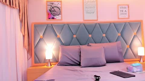 Mia online show from November 2025 04:18:01 AM