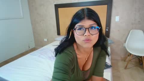Snapshot of mia_lopez52 chatting on October 2025 06:15:02 PM MIALOPEZ . Y . online show from October 2025 06:15:02 PM