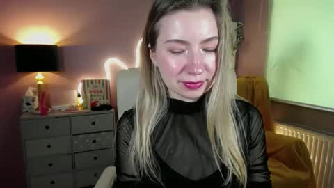 Mia online show from March 2025 11:09:02 AM