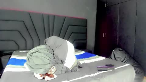 Mia3 online show from December 2025 02:39:01 AM