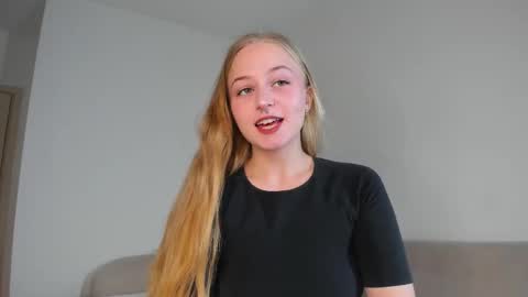 Mia here Appreciate your support online show from November 2025 12:16:01 PM