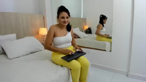 Mia Mercier online show from June 2026 11:30:02 AM