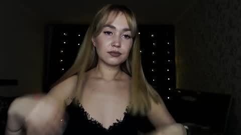 Mia online show from February 2025 01:21:01 PM
