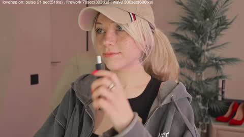 Snapshot of mia_milagros chatting on November 2025 04:14:02 AM mia_milagros online show from November 2025 04:14:02 AM