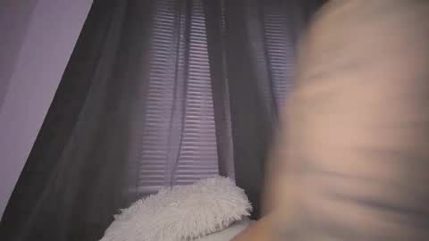 mia independent model online show from November 2025 02:20:02 PM